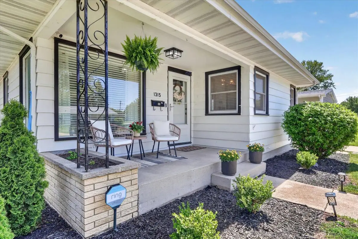 1315 S Pearl Street, Janesville, WI 53546 - #1