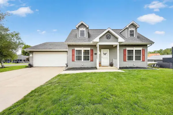 135 S Van Buren Street, Benton, WI 53803
