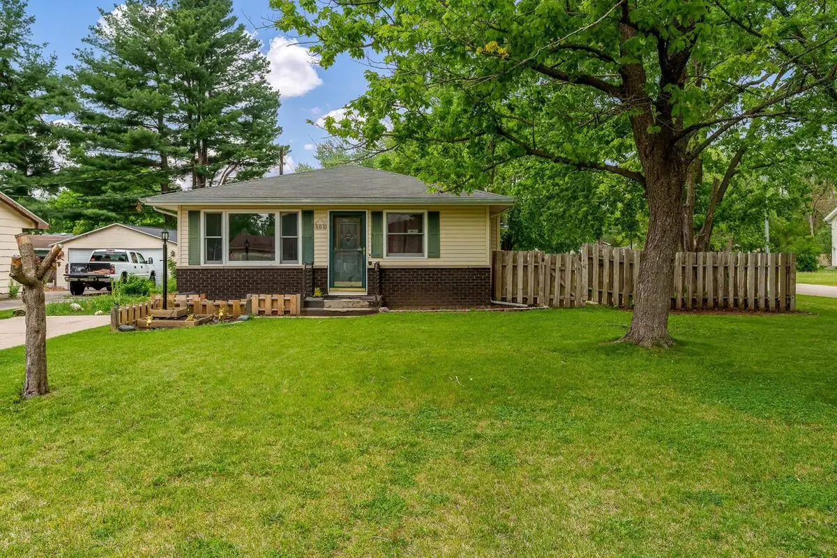 301 E 8th Avenue, Brodhead, WI 53520 - #1