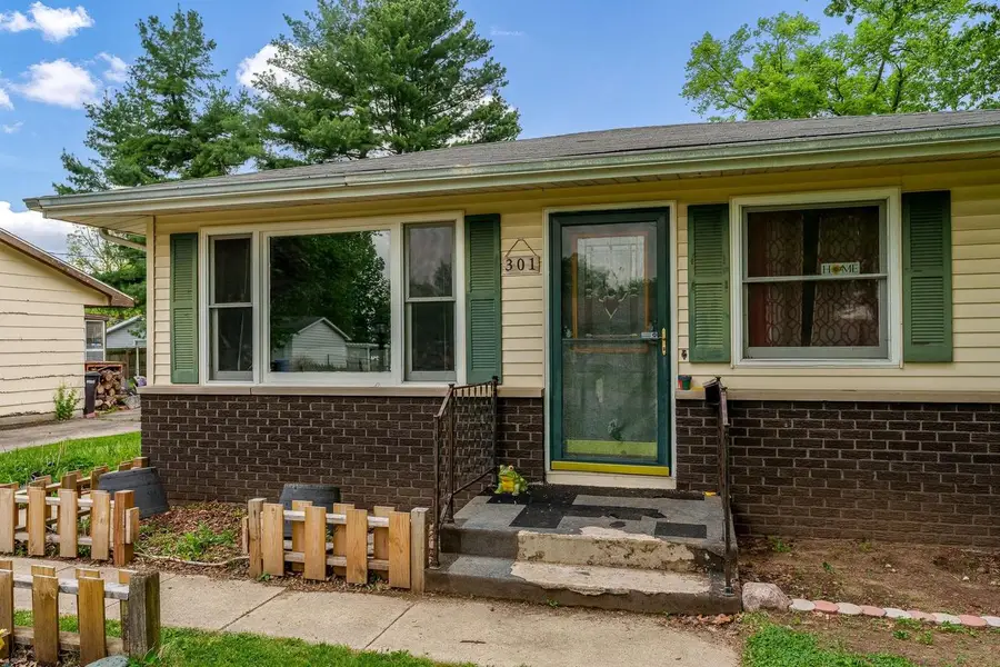 301 E 8th Avenue, Brodhead, WI 53520 - #3