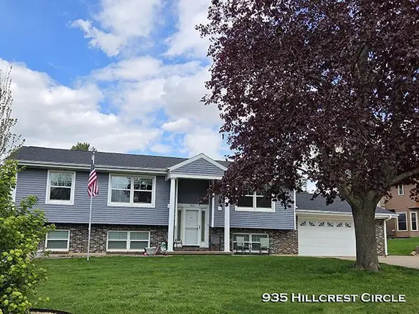 935 Hillcrest Circle, Platteville, WI 53818