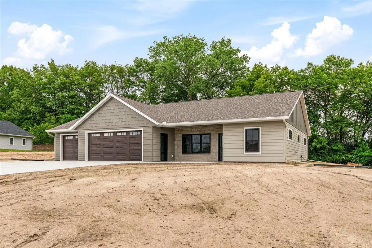 38098 Red Cedar Circle, Prairie Du Chien, WI 53821 - #1