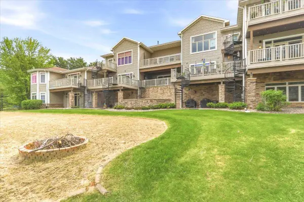 715 Canyon Road #4, Wisconsin Dells, WI 53965
