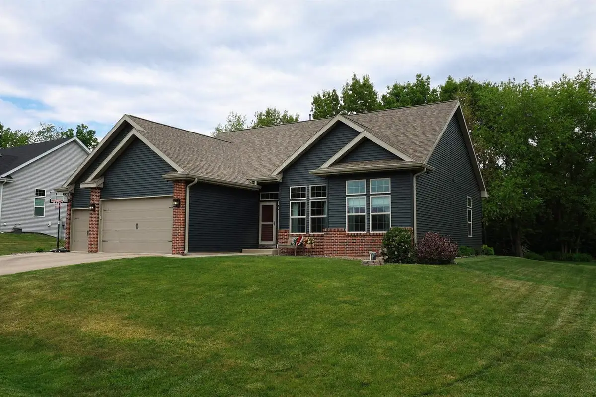 1013 E Superior Drive, Edgerton, WI 53534 - #1