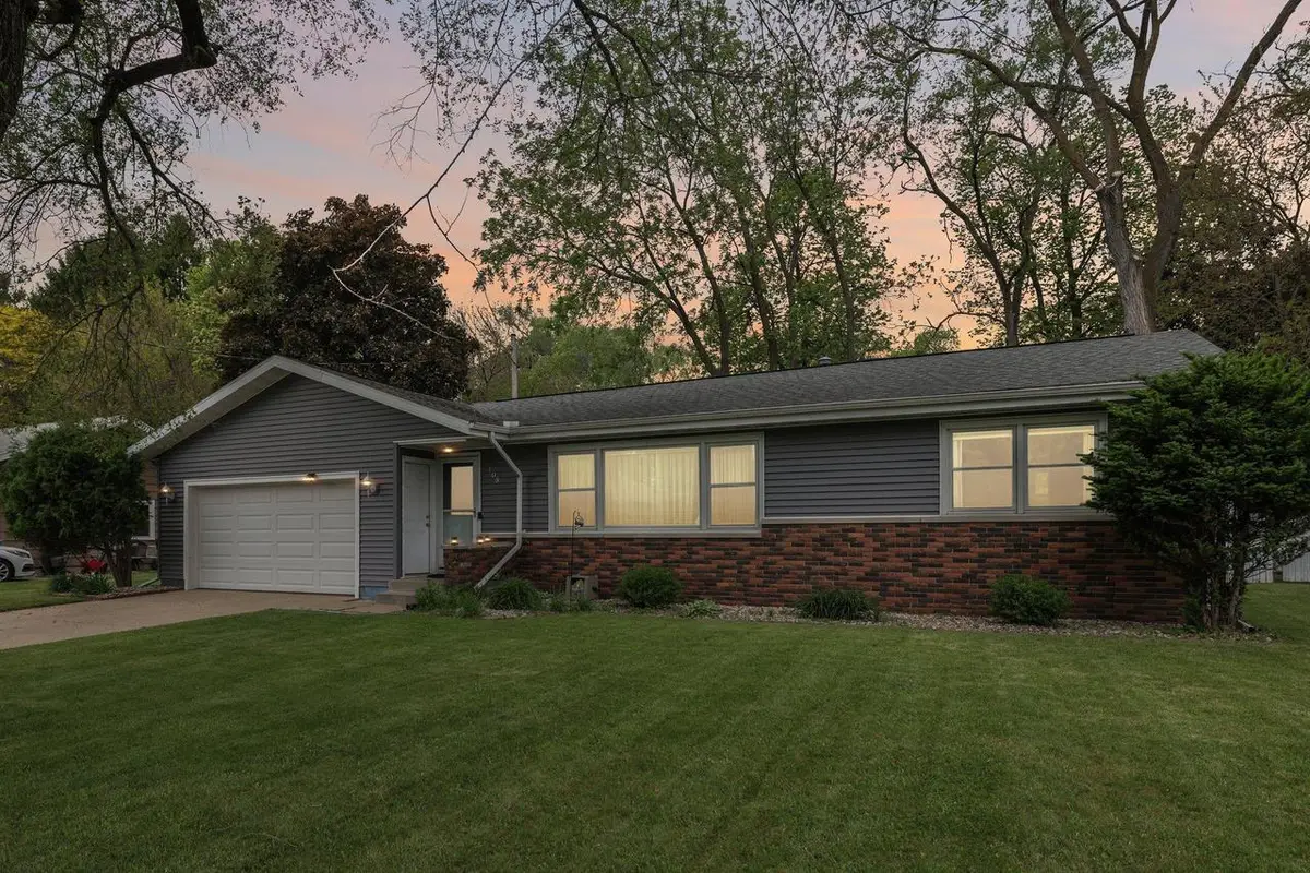 105 W Slifer Street, Portage, WI 53901 - #1