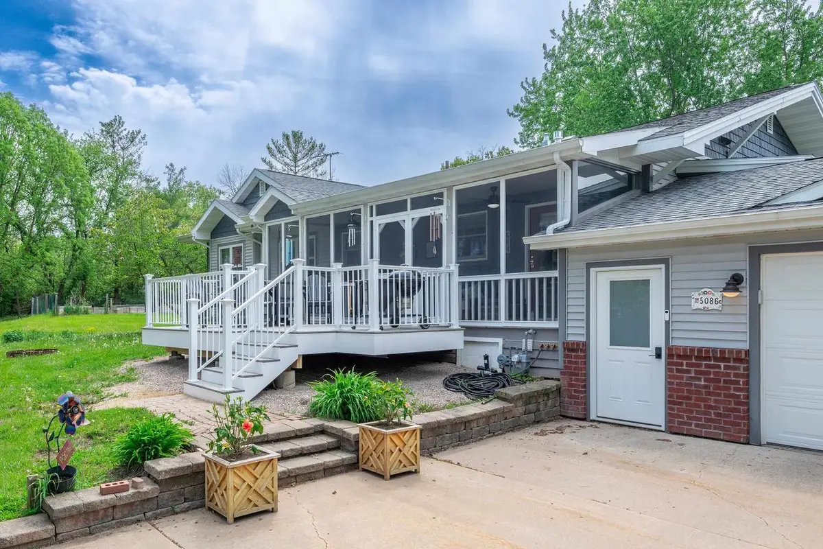 5086 Valley Heights Road, Oshkosh, WI 54904 - #1