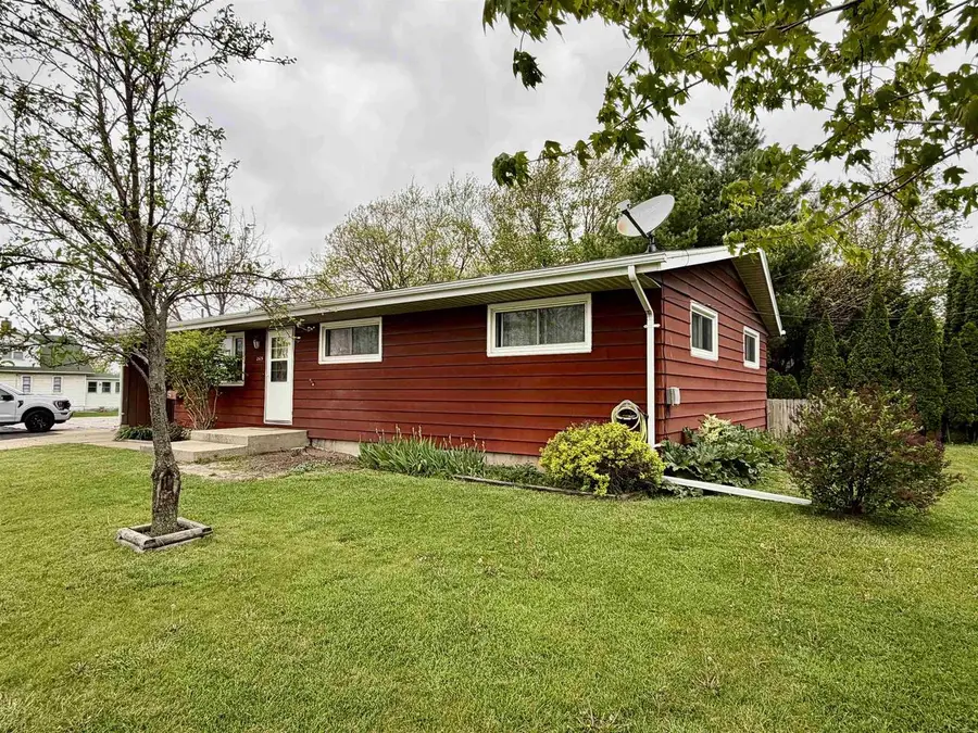 265 E Memorial Drive, Janesville, WI 53545 - #2