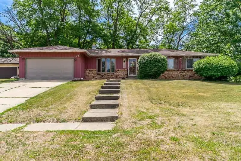 1749 Oak Leaf Drive, South Beloit, IL 61080 - #1