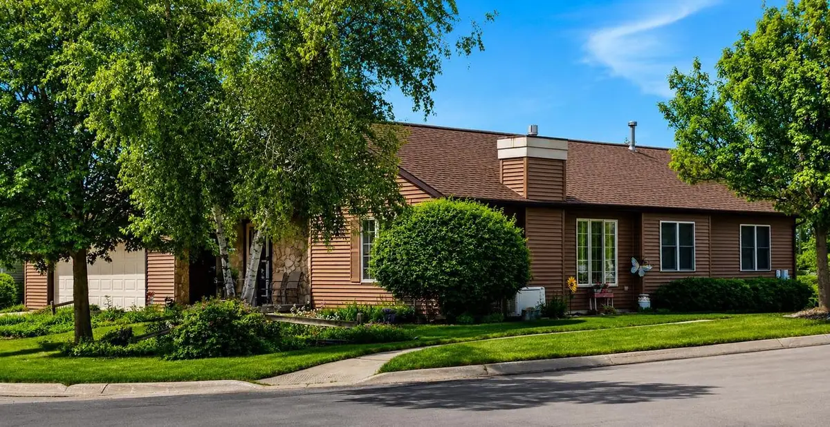 1352 Windsor Circle, Watertown, WI 53098 - #1