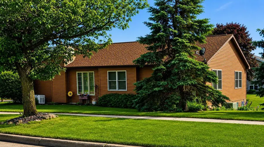 1352 Windsor Circle, Watertown, WI 53098 - #2