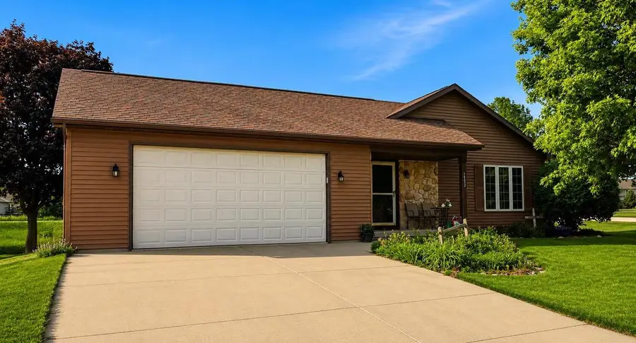1352 Windsor Circle, Watertown, WI 53098 - #3