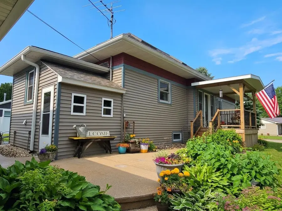 225 S Franklin Street, Livingston, WI 53554 - #3