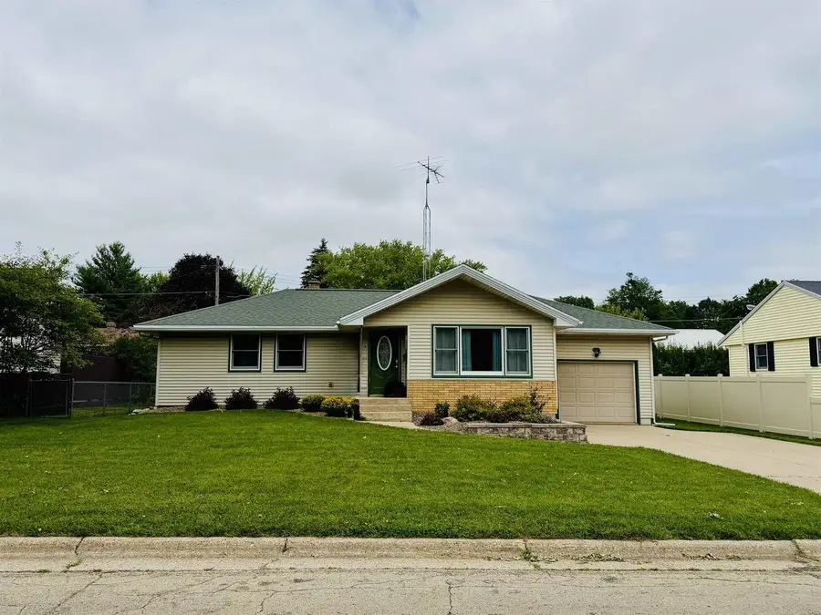 917 26th Street, Monroe, WI 53566 - #2