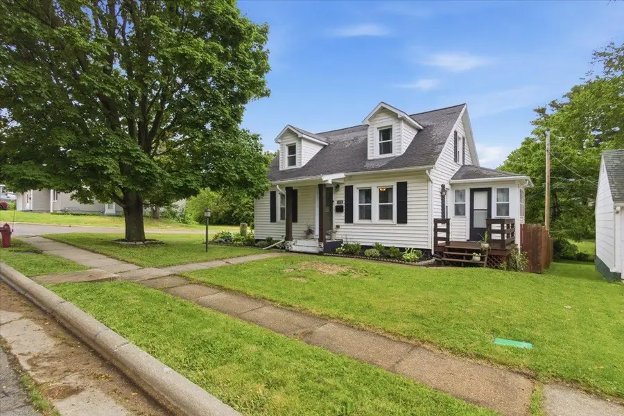 418 W Division Street, Dodgeville, WI 53533 - #3