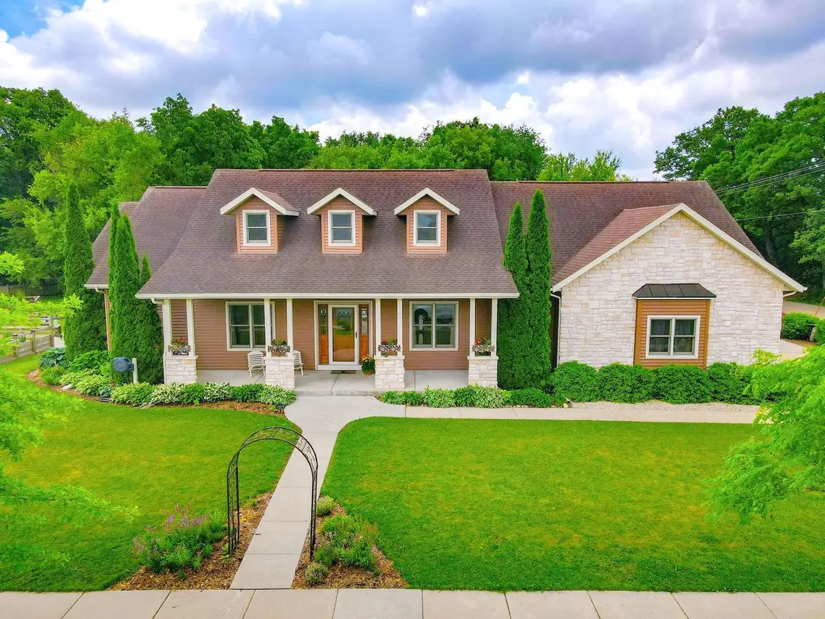 401 Highland Road, Cambridge, WI 53523 - #1