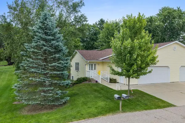 1720 N Hillcrest Drive, Baraboo, WI 53913