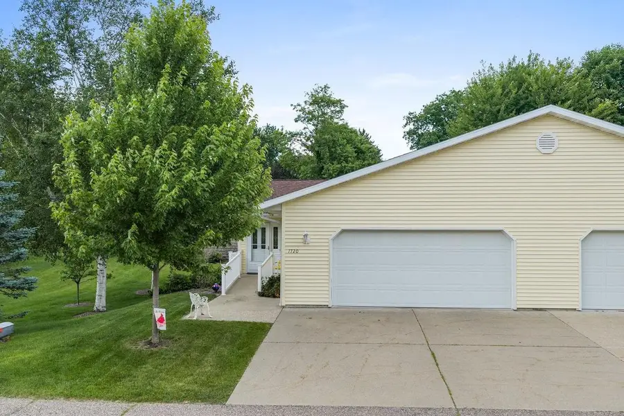 1720 N Hillcrest Drive, Baraboo, WI 53913 - #2