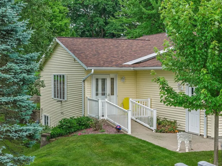 1720 N Hillcrest Drive, Baraboo, WI 53913 - #3