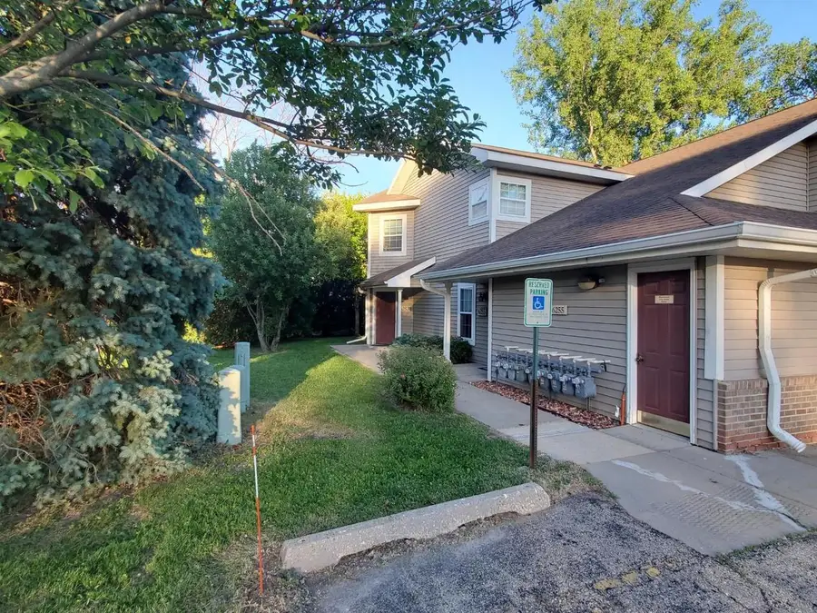 6253 Middleton Spring Drive Common, Middleton, WI 53562 - #3