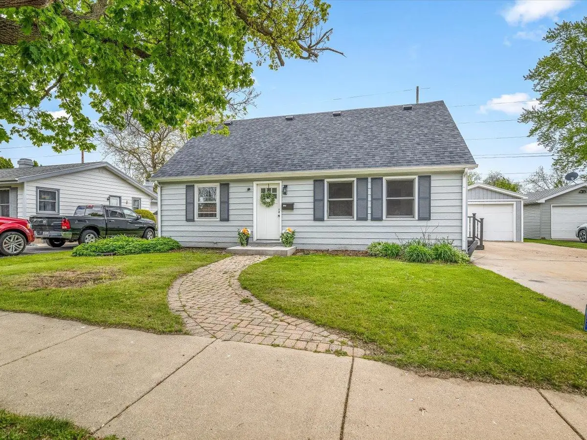 1204 E Wisconsin Street, Delavan, WI 53115 - #1