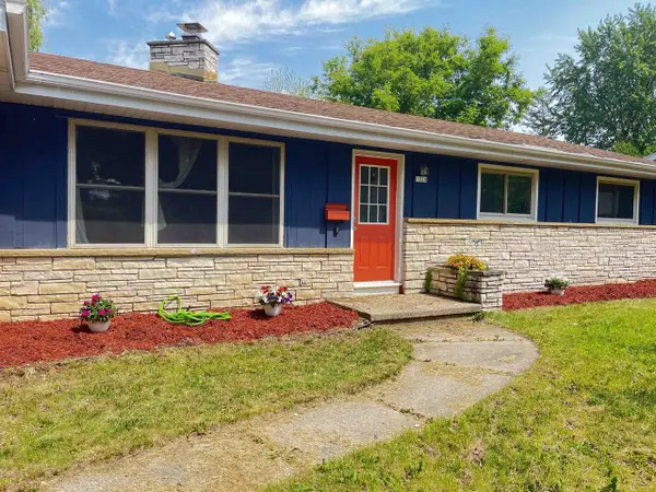 1020 Devonshire Drive, Oshkosh, WI 54902