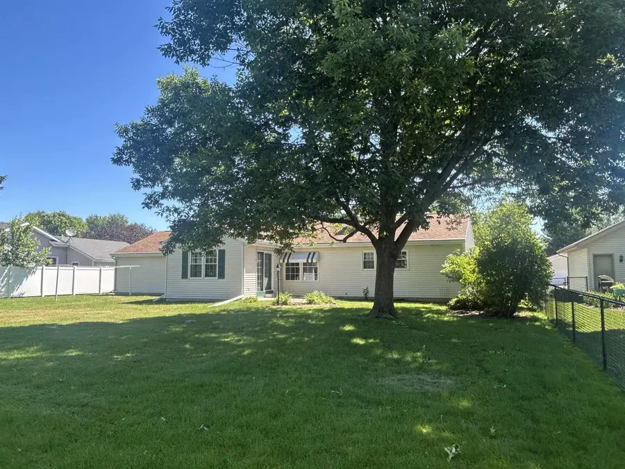 919 N Wuthering Hills Drive, Janesville, WI 53546 - #3