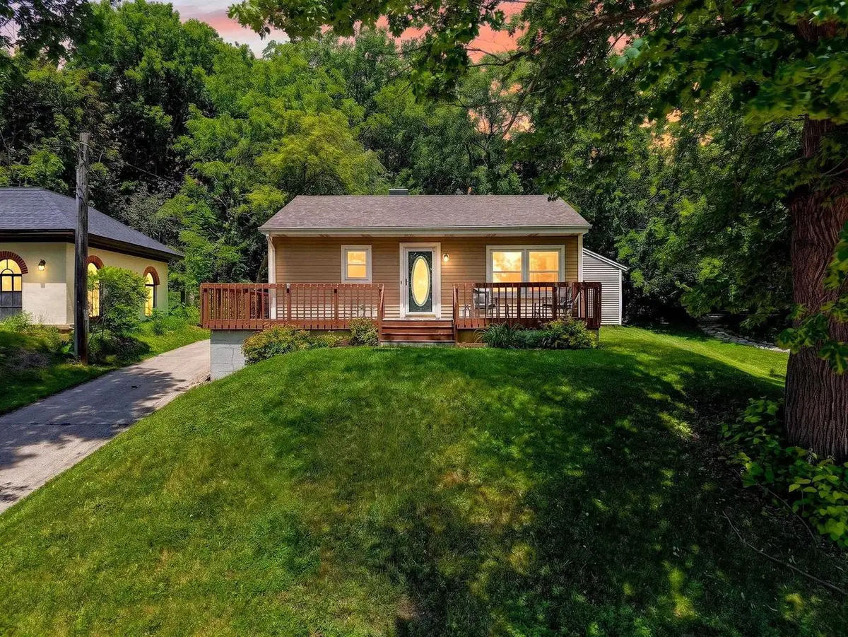 608 W Capitol Drive, Hartland, WI 53029 - #1