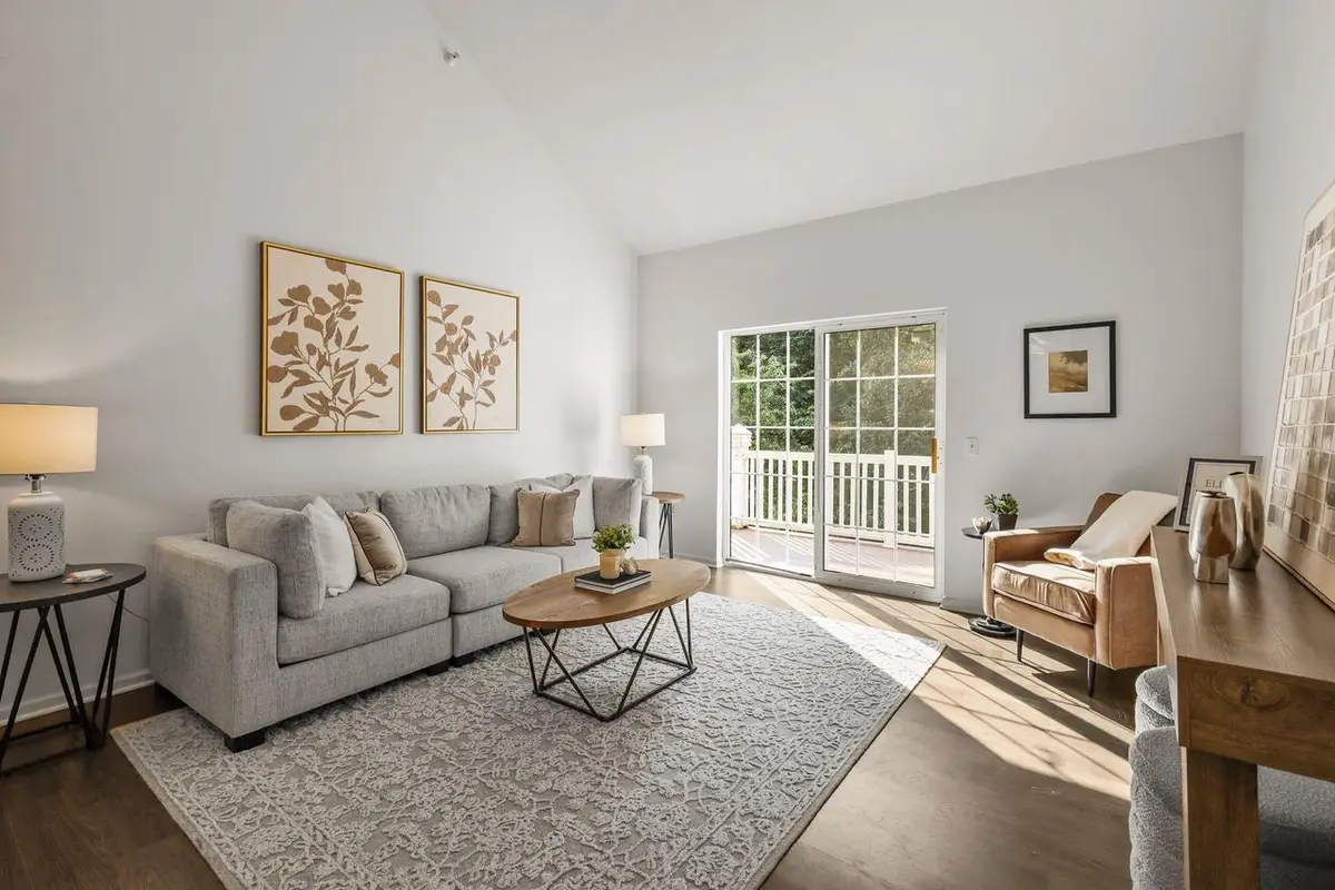 18 KINGS MILL Circle #301, Madison, WI 53718 - #1