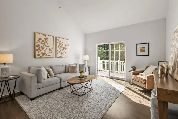 18 KINGS MILL Circle #301, Madison, WI 53718