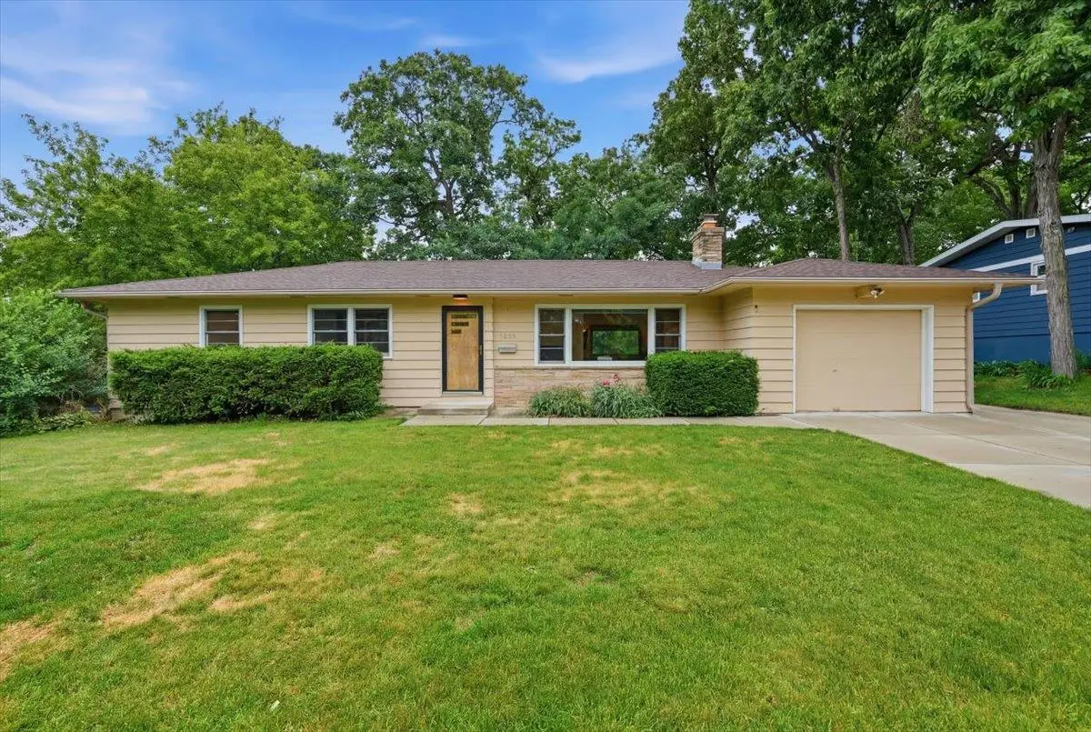 6105 Queens Way, Monona, WI 53716 - #1