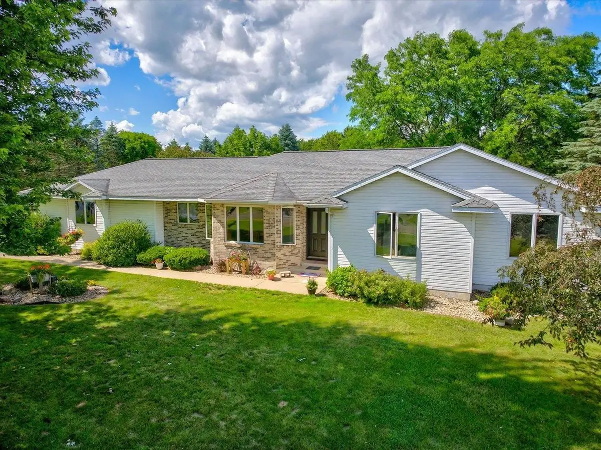 W7852 Donlin Drive, Pardeeville, WI 53954 - #1