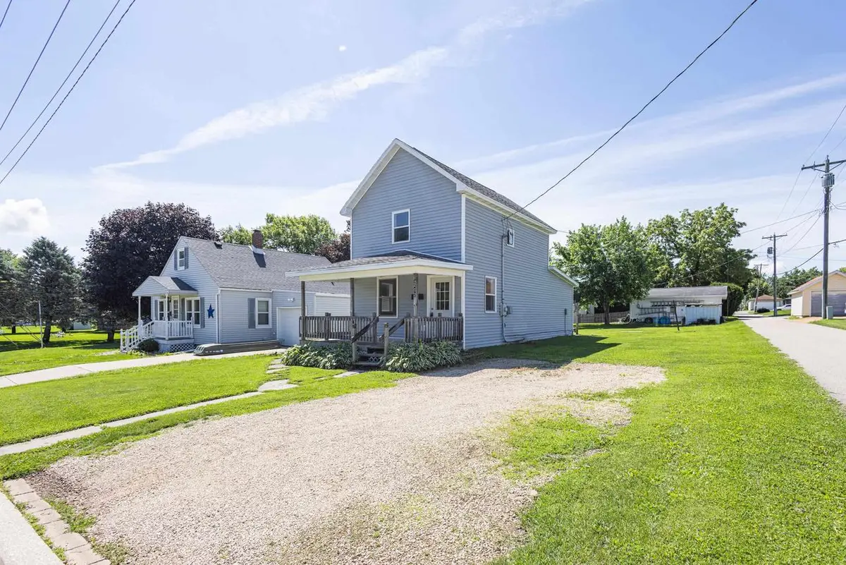 212 E Lafayette Street, Cuba City, WI 53807 - #1