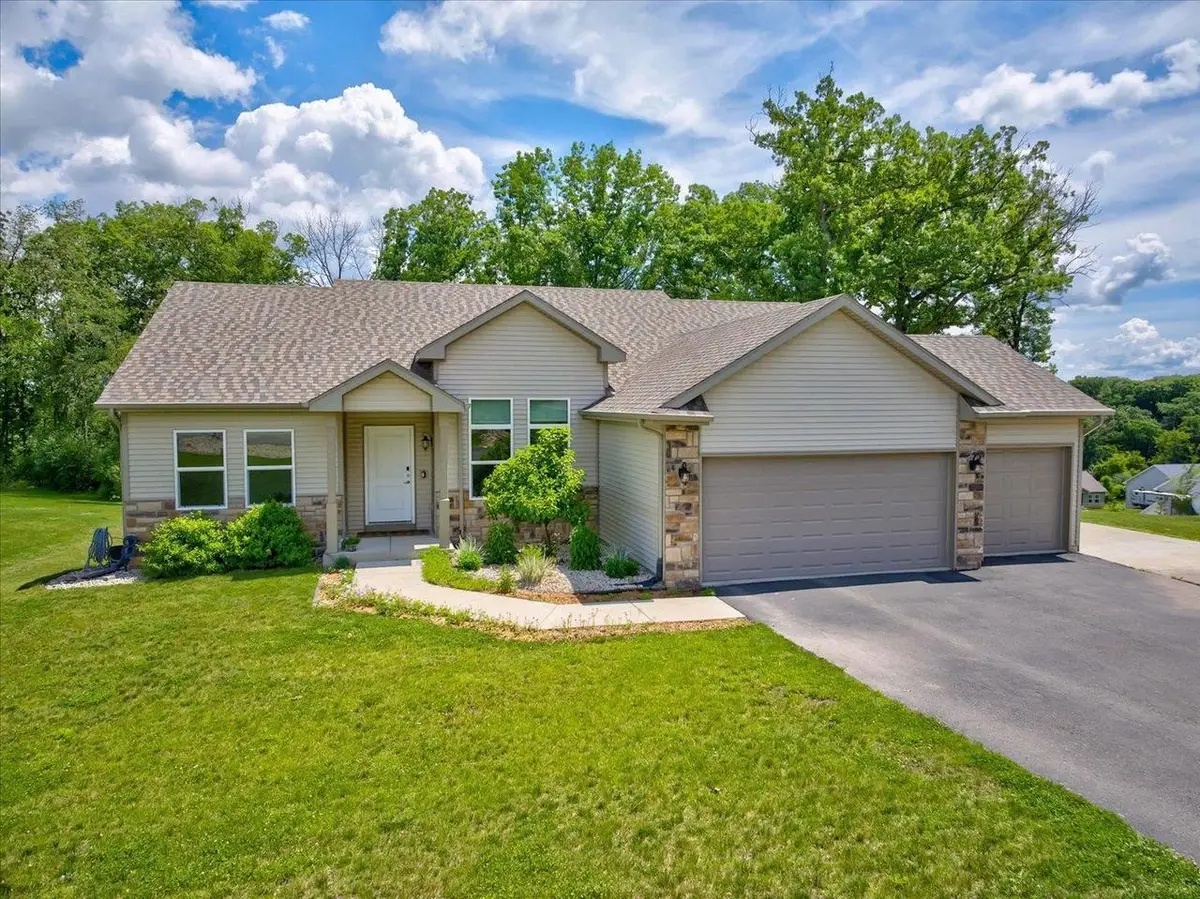 932 E Lauderdale Court, Edgerton, WI 53534 - #1