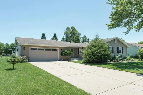 988 Nantucket Drive, Janesville, WI 53546