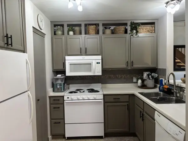 1016 N Sunnyvale Lane #E, Madison, WI 53713