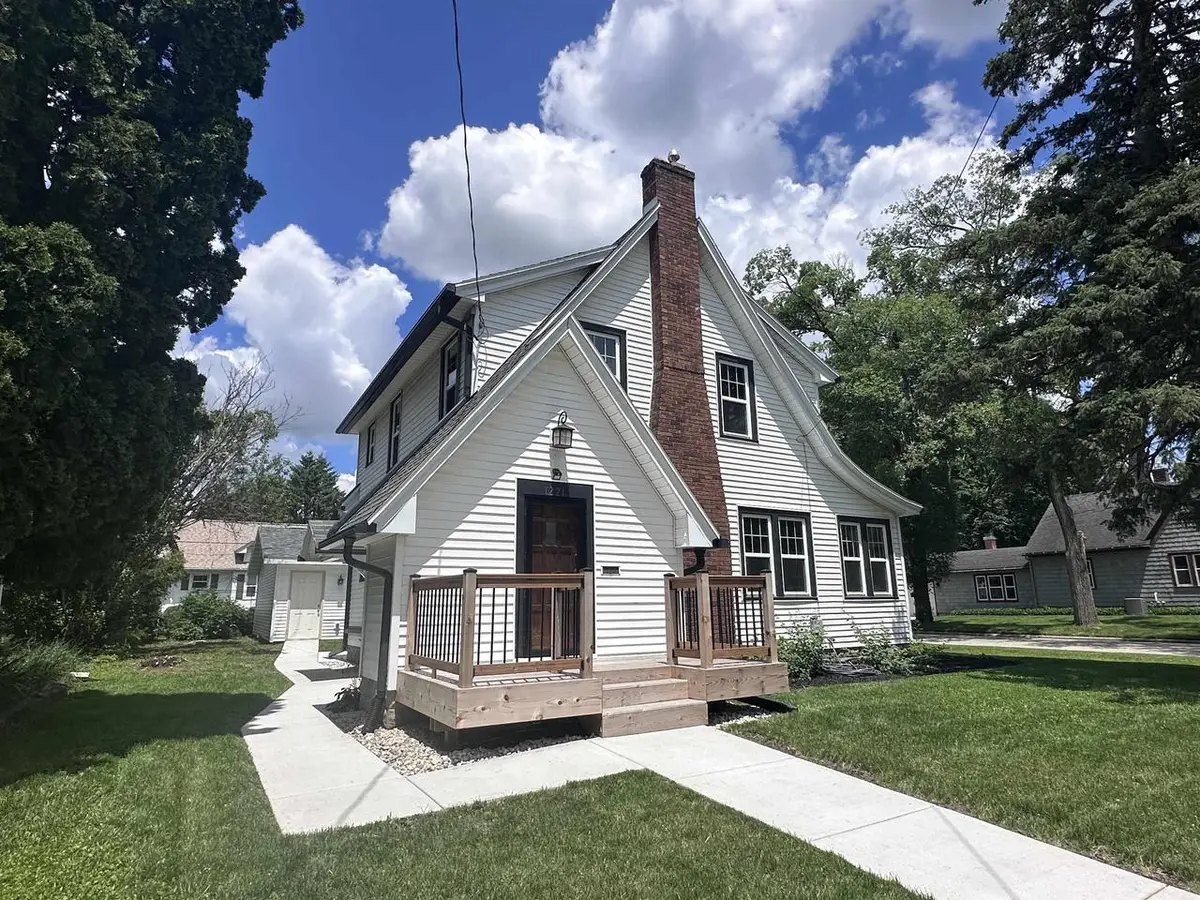 1221 Grace Street, Janesville, WI 53545 - #1