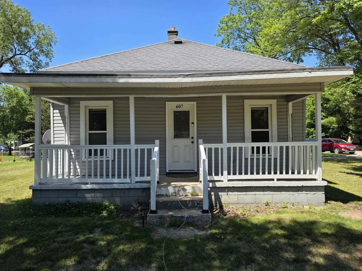 607 S Miller Street, Oxford, WI 53952 - #1