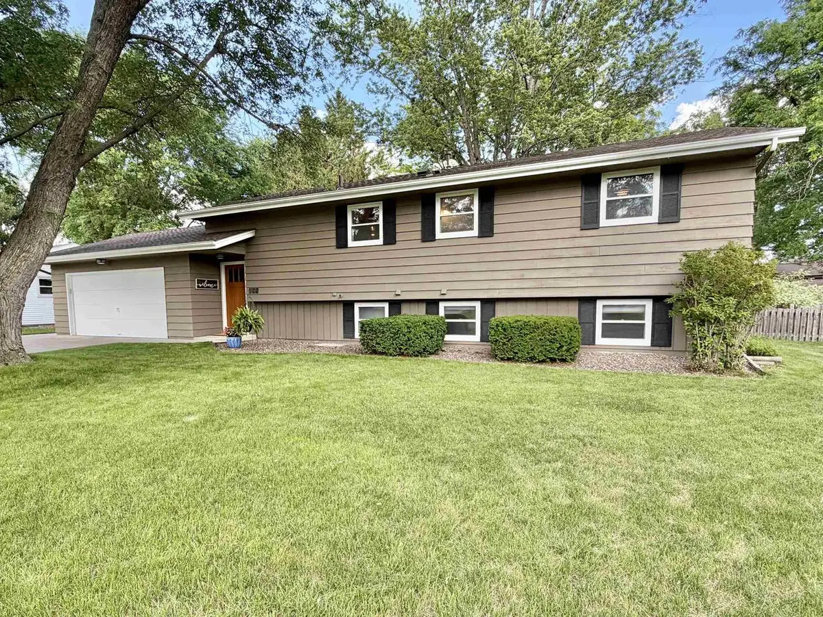 744 Sussex Drive, Janesville, WI 53546 - #1