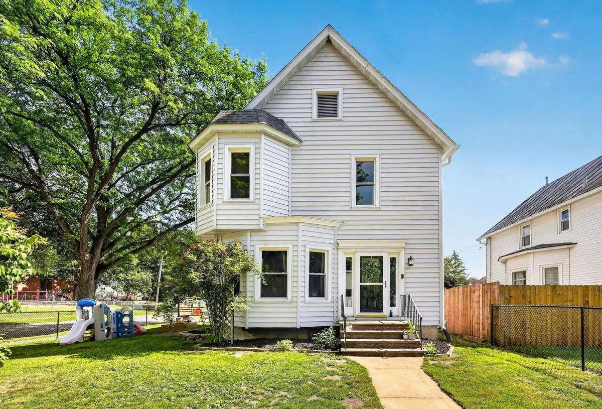 432 6th Street, Baraboo, WI 53913 - #1