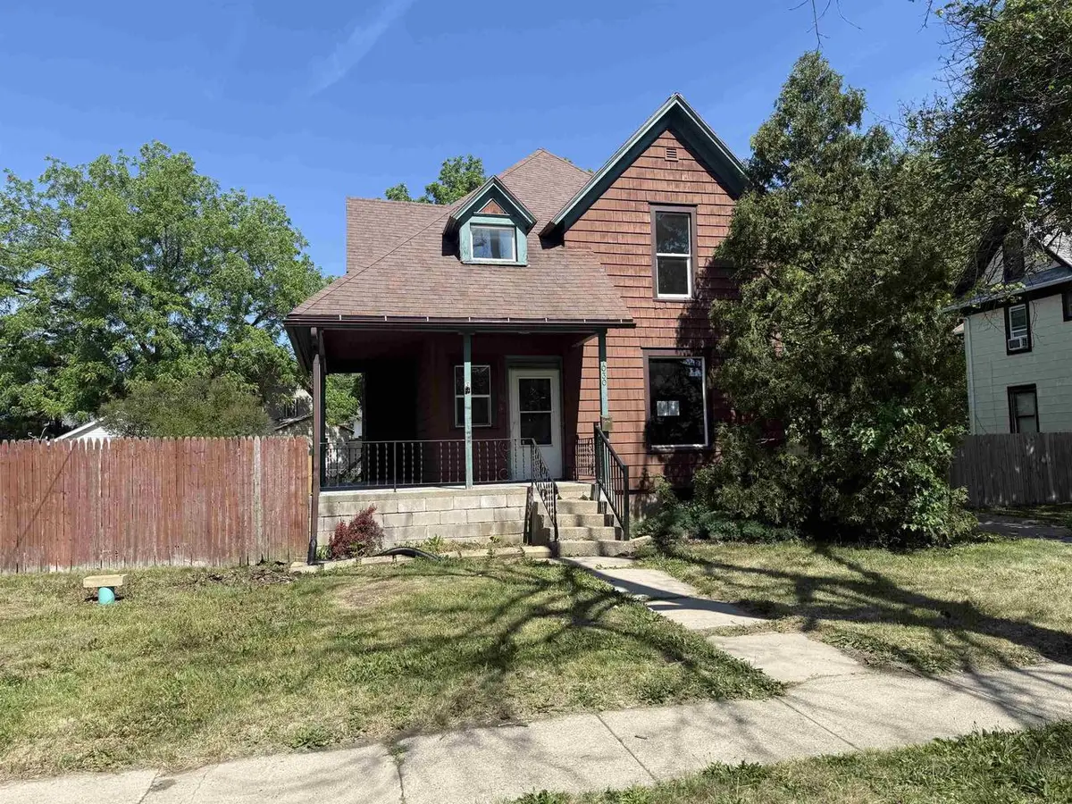 1030 Prairie Avenue, Beloit, WI 53511 - #1