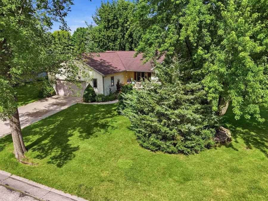 800 Sunset Drive, Cottage Grove, WI 53527 - #2