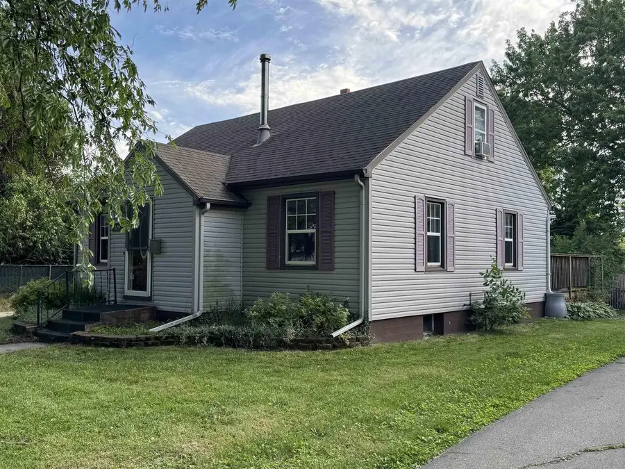 329 N Oakhill Avenue, Janesville, WI 53548 - #3