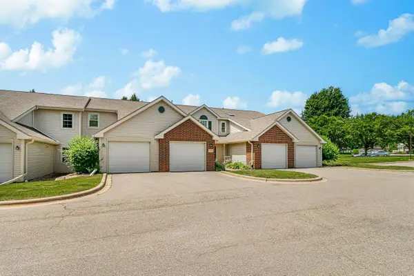 965 Park Street #101, Oregon, WI 53575