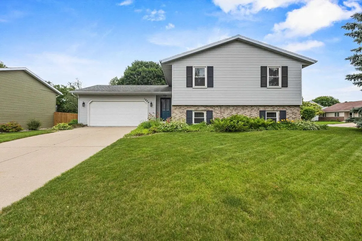 1204 Centennial Parkway, Waunakee, WI 53597 - #1