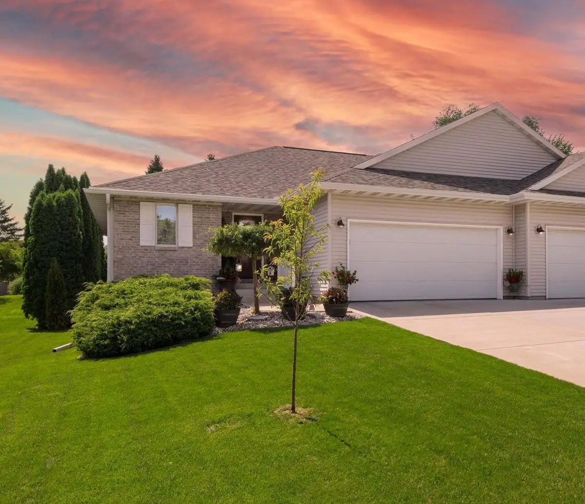 1043 N Wuthering Hills Drive, Janesville, WI 53546 - #1