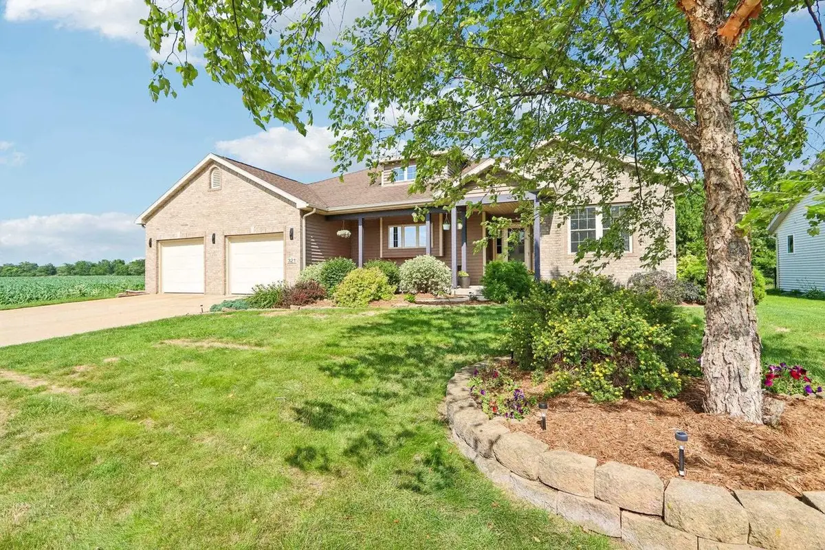 321 4th Street, Brooklyn, WI 53521 - #1