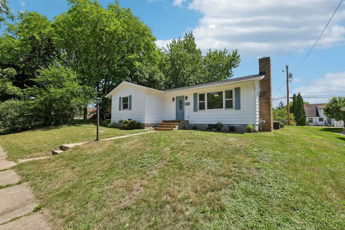 618 E Conant Street, Portage, WI 53901 - #1