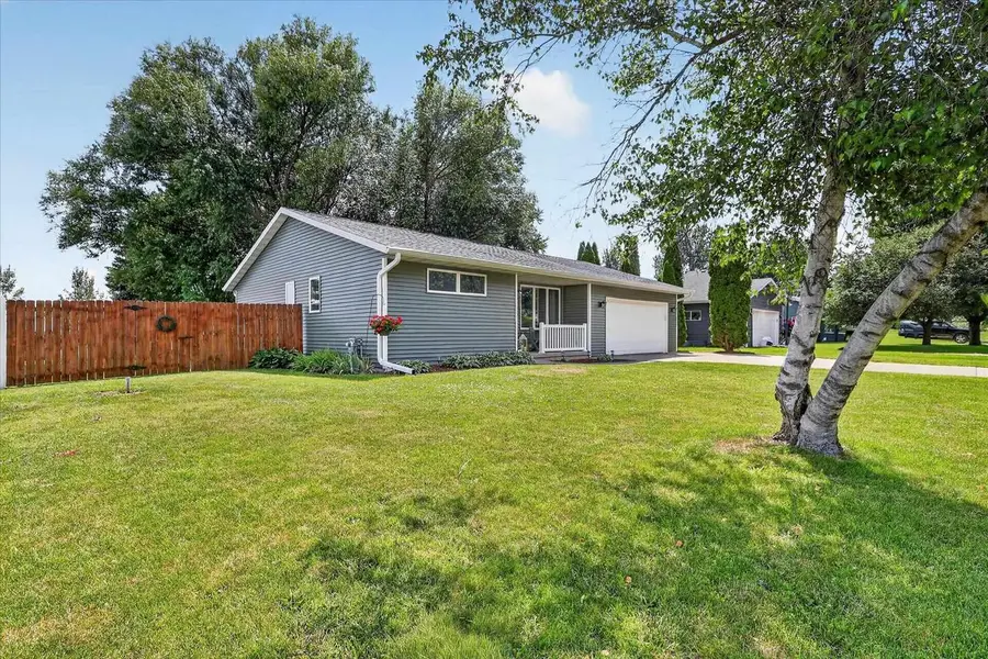 535 Greenview Drive, Evansville, WI 53536 - #2