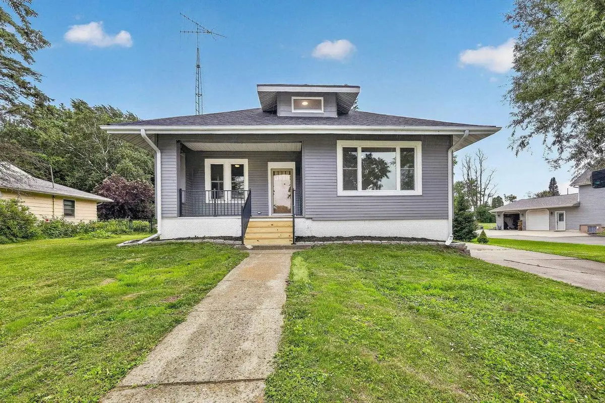 524 E Oak Street, Juneau, WI 53039 - #1
