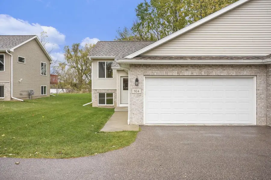 924 Waters Edge Court, Marshall, WI 53559 - #3